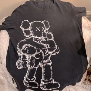 Rare Streetwear KAWS Uniqlo UT (Short-Sleeve Graphic Tee) Size Large